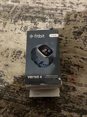 NEW Fitbit Versa 4 Fitness Smartwatch Platinum Waterfall Blue